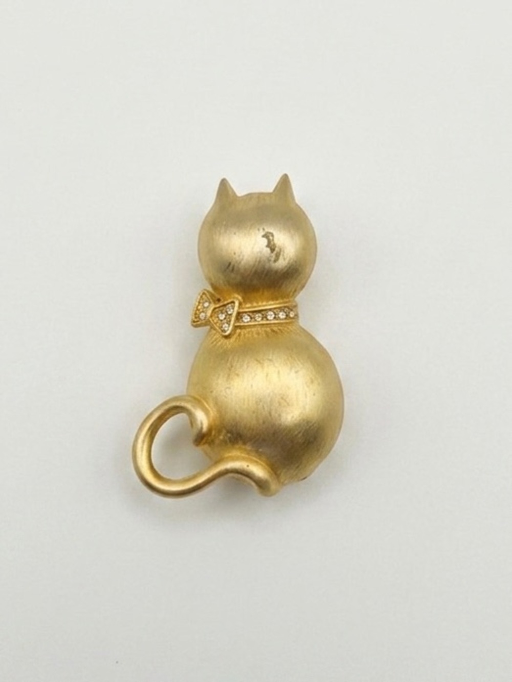 Vintage Lia Gold-Tone Cat Brooch with Rhinestone Collar